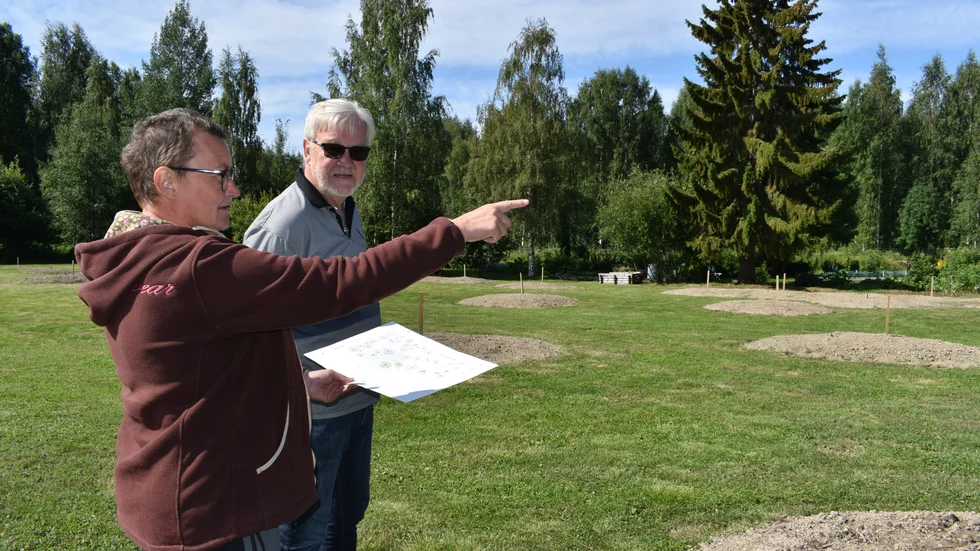 Ordförande Lena Hallberg har koll på vad som är gjort och vad som ska göras inför arboretumet.