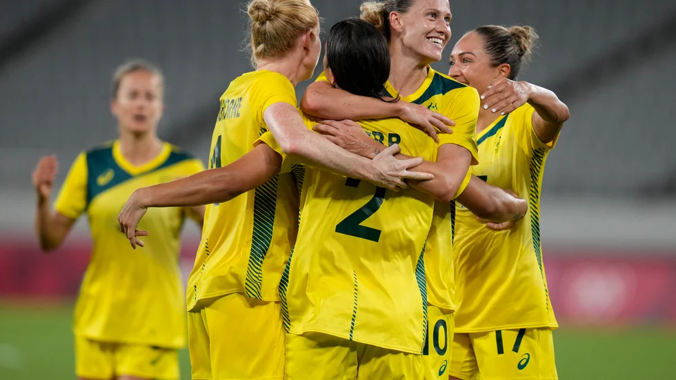 Australiskorna jublar efter Sam Kerrs 2–0-mål mot Nya Zeeland.