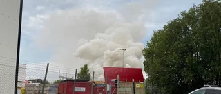 Efter brand i sopberg – ny brand med rökutveckling