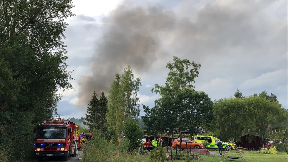 En eldning gick överstyr i Hållsta och ledde till en kraftig brand.