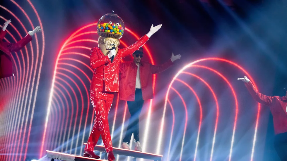 Första säsongen av "Masked singer" vanns av Godisautomaten som visade sig vara Daniel Norberg. Pressbild.