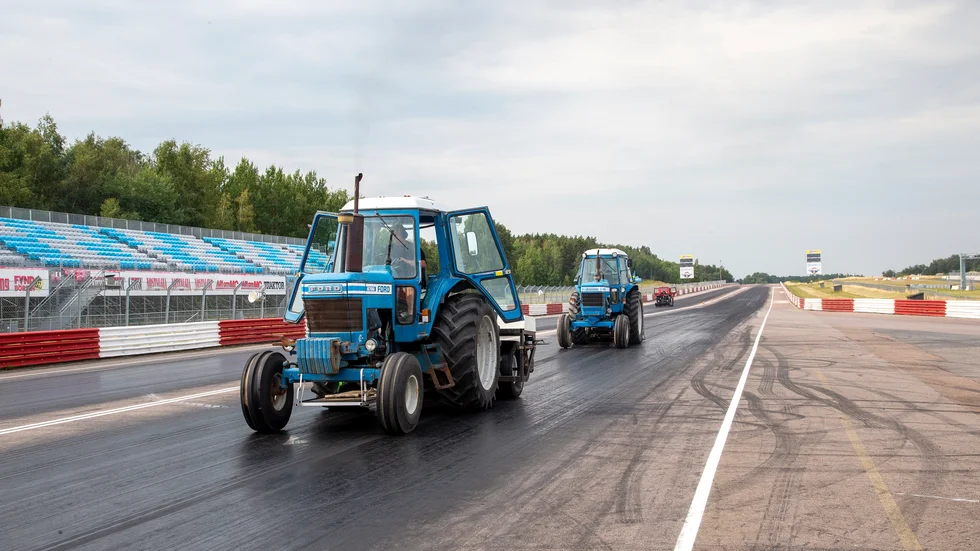 Banprepareringen inför Mantorp Drag Revival i veckoslutet pågår för fullt och kostar sexsiffriga belopp för arrangören.