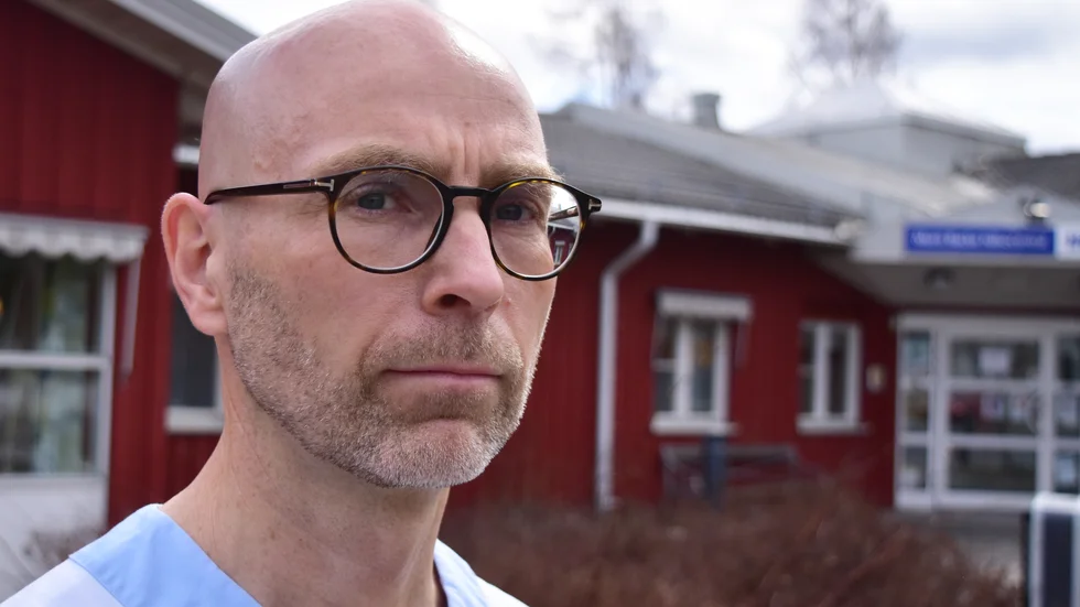 Martin Lindgren har nu tvingats säga nej till patienter för att han inte har tid för dem. ”Det hände senast i förmiddags”, sa han när bilden togs.