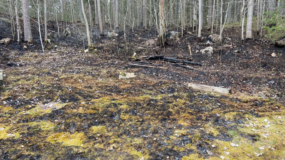 En man har avlidit efter branden ovanför Slottsbrinken i Mariefred i april. 