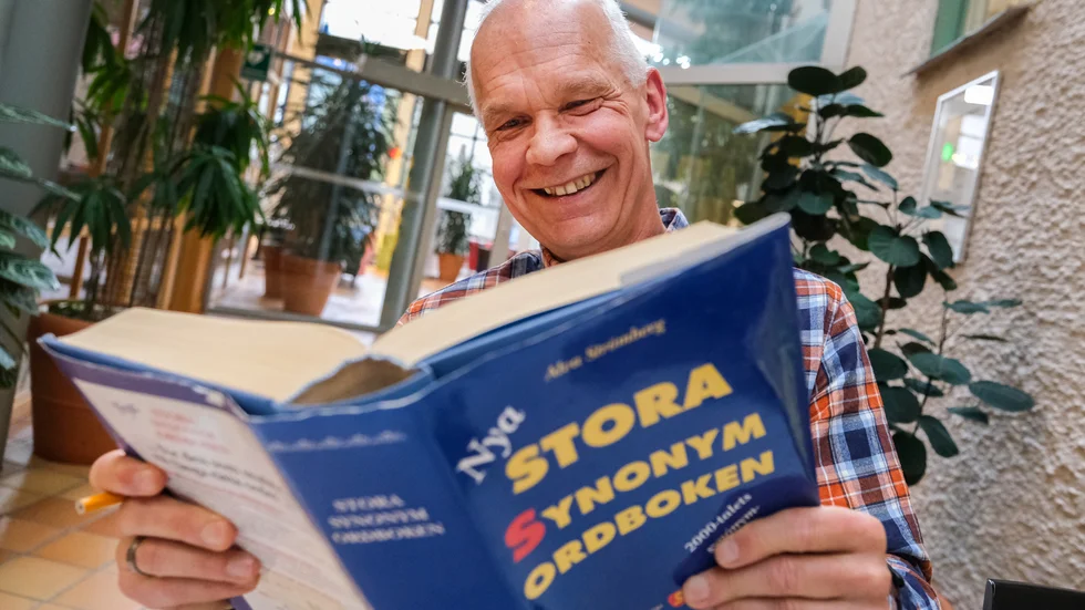 Fusk i form av ordböcker eller google . . . nej, det gillar inte Staffan Hammerman. Men ordböcker är bra när kryss ska konstrueras.