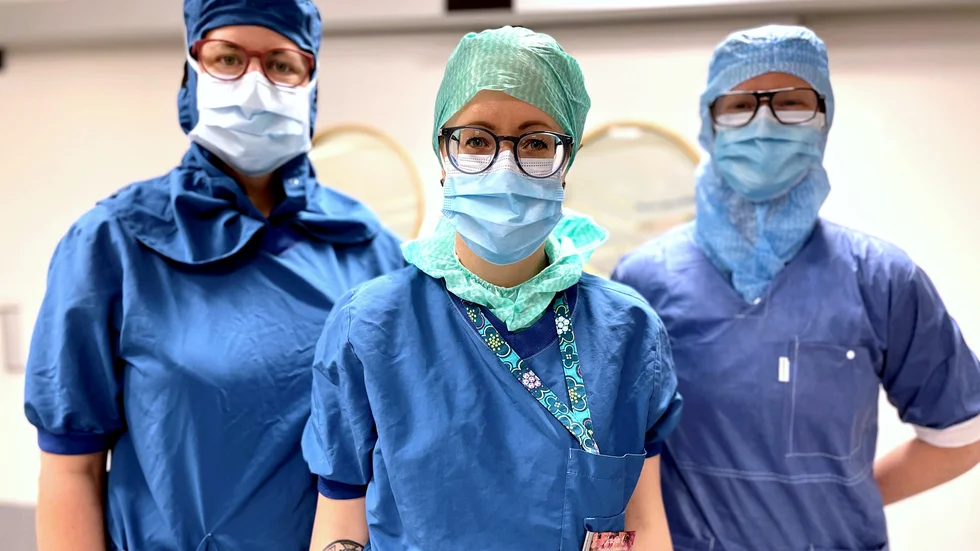 Specialistsjuksköterskorna Malin Gustafsson, Josefin Lundström och Anette Jakobsson, som jobbar på operationsavdelningen på Universitetssjukhuset, berättar om den tuffa arbetsbelastningen som aldrig tycks ta slut – två av dem har nu sagt upp sig.