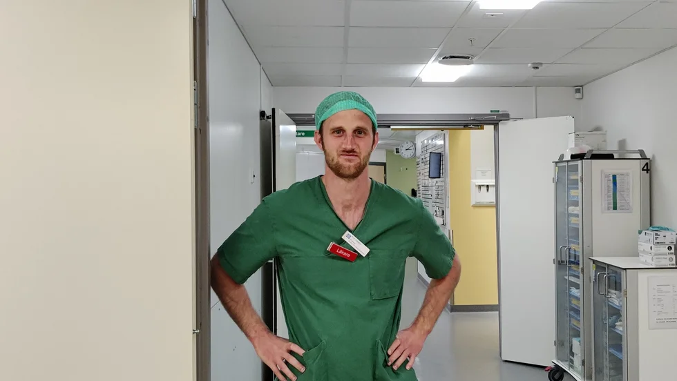 Erik Golsäter specialiserar sig inom anestesi och intensivvård.