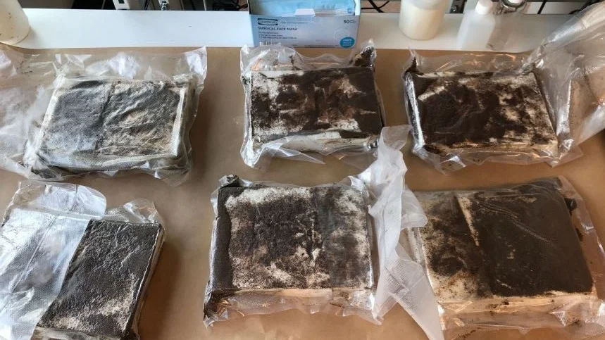 Det blev en del narkotika på bordet efter att en man stoppats i Hapranda med en ryggsäck full i närheten av den finska gränsen.