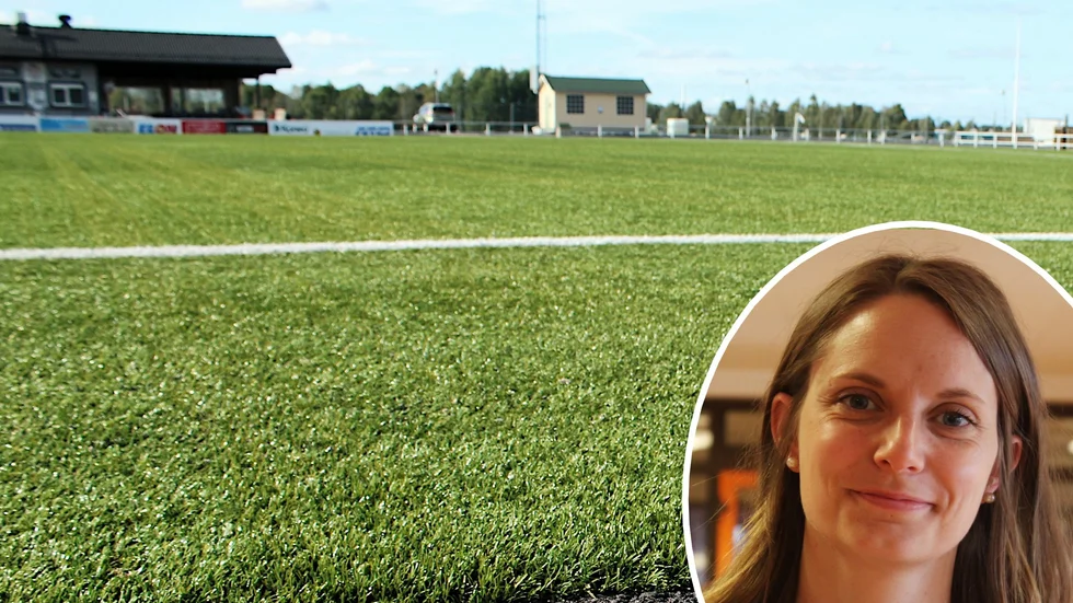 Mirja Holgersson på Vimmerby Kommun förklarar hur det ligger till med det planerade konstgräsbytet på Arena Ceos.