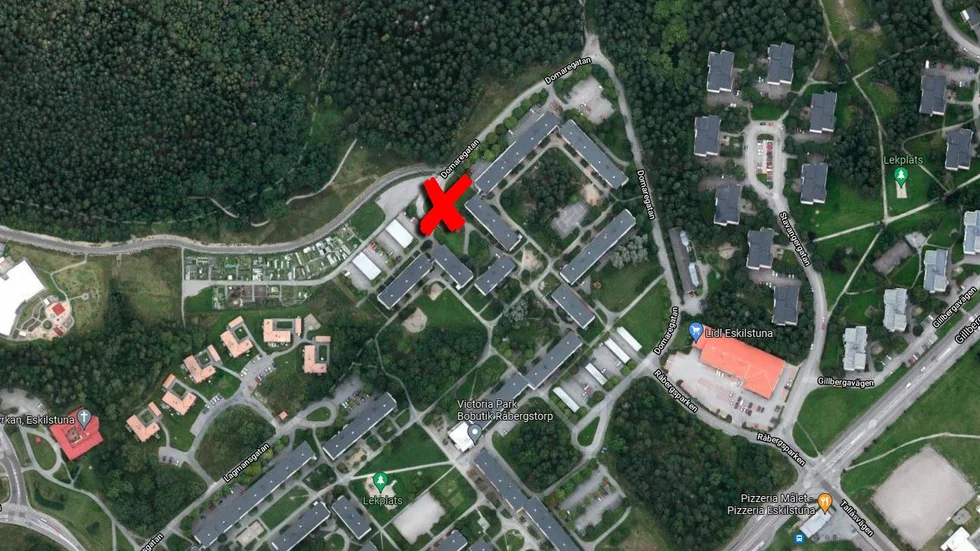 Skjutningen i Råbergstorp skedde i "rondellen" vid Rådmansgatan/Domaregatan. En skjutning som en polis blev vittne till eftersom man hade span på den nu dömde 35-åringen.