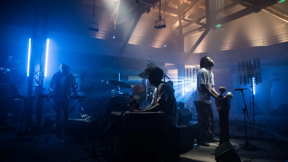 "Nihiloxias musik är svår att beskriva. Men ännu svårare att stå stilla till" säger Pontus Langendorf, musikproducent på Scenkonst Sörmland.