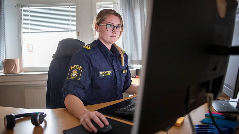"Det finns två personer som är skäligen misstänkta för brottet mot affären i Sonstorp", säger förundersökningsledaren Linn Hyttbro, vid polisen i Nyköping. 