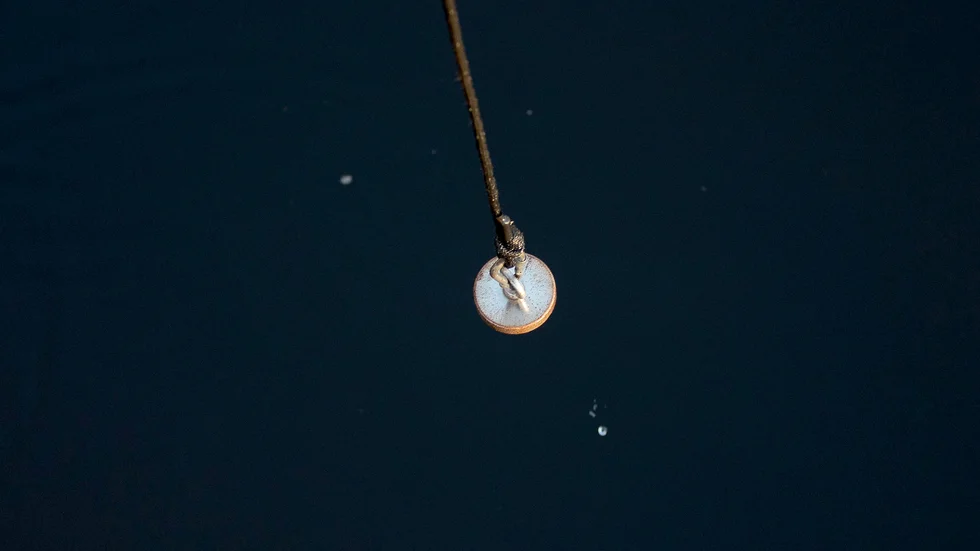 Magnetfiske gjörs med en kraftig magnet på en lina.