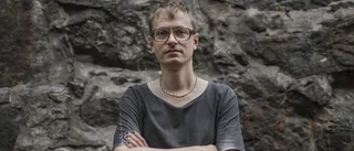 Dyster baklängeshistoria  av poetisk språkakrobat