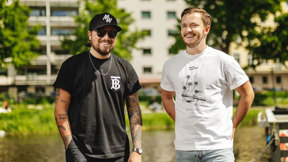 Daniel Frank och Joakim Aveholt är aldrig själva med på bilderna de lägger upp på Instagram. Och det är aldrig några ansikten på bilderna. "Utan ansikten blir det lättare för följaren att se sig själv i bilderna. Vem som helst ska kunna bära plaggen eller stilen vi lyfter", säger Joakim Aveholt.