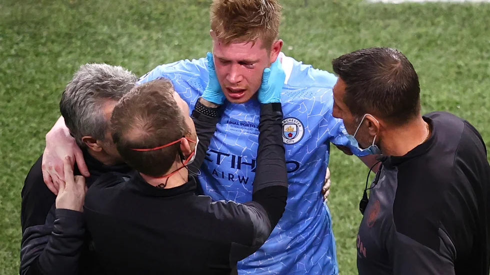 Kevin De Bruyne får läkarvård under Champions League-finalen. Arkivbild.