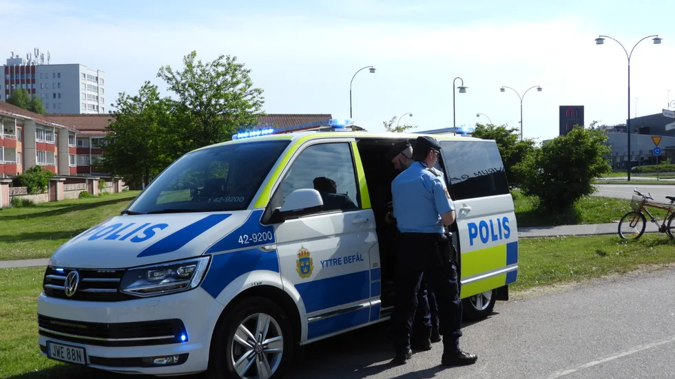 Polisen larmade ut flera patruller efter bråk i Hageby på söndagsmorgonen.
