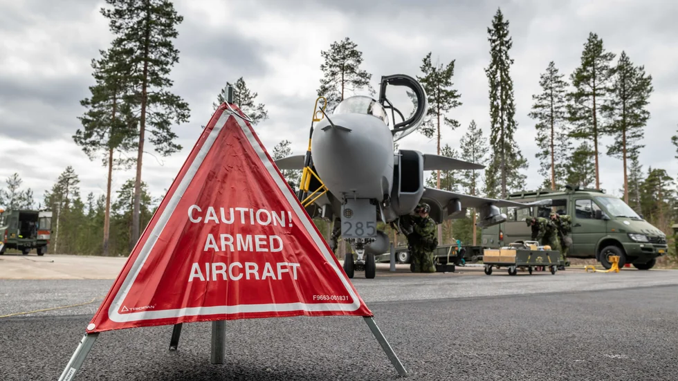 Måndag 7 juni inleds flygövningen Arctic challenge exercise (ACE) där runt 3 000 personer från åtta olika länder deltar. Smittskyddsläkaren Anders Nystedt har gett övningen sin välsignelse, men orosmoln finns alltid.