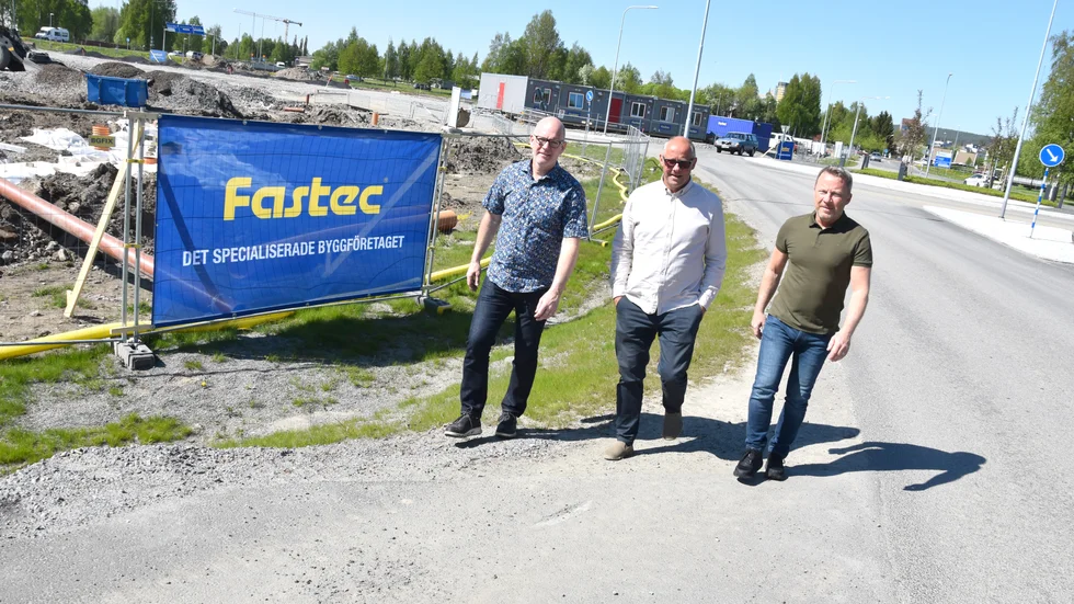 Fastec Sverige blir alltmer synligt på hemmaplan. Här besöker Johan Grahn, Erik Lindmark och Lars Nilsson det kommande Julaområdet på Anderstorp.