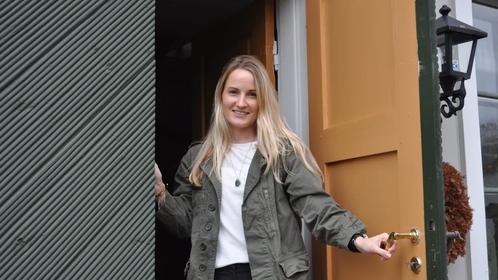 Stephanie Sundström älskar Ydre och har just flyttat in på ett kontorshotell i Tranås.