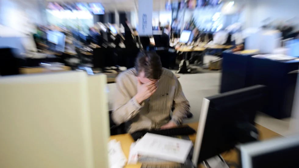 "Mer än varannan sjuk­skriven akademiker har en psykiatrisk diagnos och det är de stress­relaterade diagnoserna som ökar mest. Oftast är orsaken just hög arbets­belastning, utan möjlighet till åter­hämtning", skriver debattören. (Arkivbild)