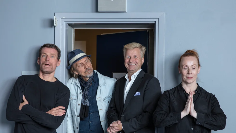 Mattias Konnebäck, Erik Blix, Göran Gabrielsson och Rachel Mohlin utgör satirgruppen Public Service som gör satir i programmet "Public service" i P1. Pressbild.