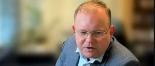 Partisekreteraren fick raka och friska råd om demokrati