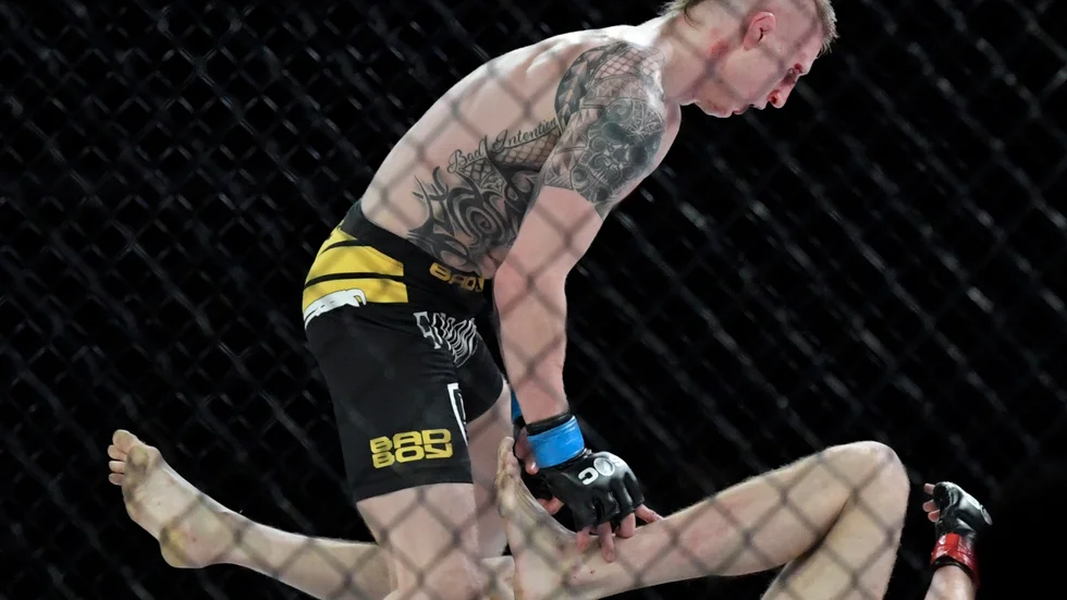 Tobias Harila förlorade matchen mot nykomlingen i Cage Warriors, William Gomis.