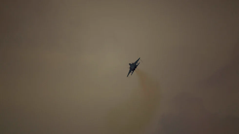 Israeliskt flyg har anfallit ställningar på Gaza. Arkivbild.