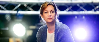 Vredessång och röststarka kvinnor i ny revy • Grotesoskådisar • 50-tal karaktärer • Blåsinstrument • "Det blir show"