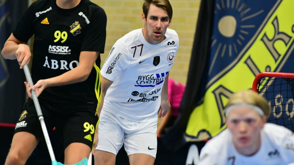 Tobias Gustafsson gjorde säsongsdebut när Storvreta bortabesegrade AIK i Svenska Cupen. Sin vana trogen kom han med i poängprotokollet. Ett mål och en assist.