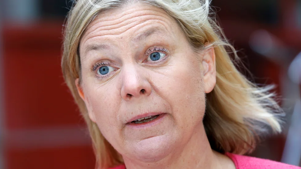 FInansminister Magdalena Andersson (S) och regeringen vill genomföra tre skattesänkningar med sammanlagt drygt tio miljarder kronor.