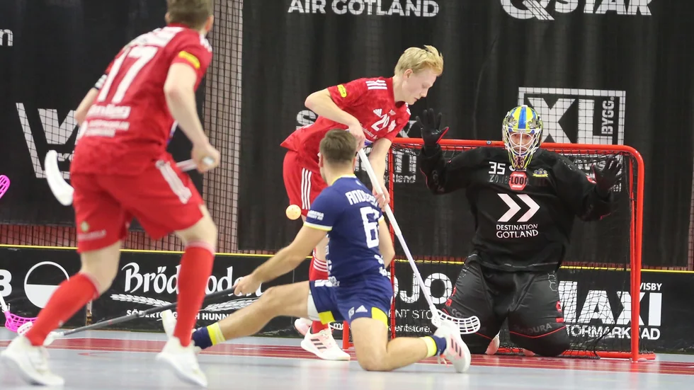 Rasmus Ekström stod för en galet bra match, men det räckte inte när offensiven lyste med sin frånvaro.