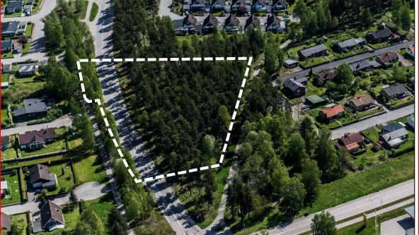 Det är det här området kommunen avser att försöka sälja på öppna marknaden via mäklare. Området är på cirka 9 000 kvadrat och är avsedd för handel eller liknande verksamheter.