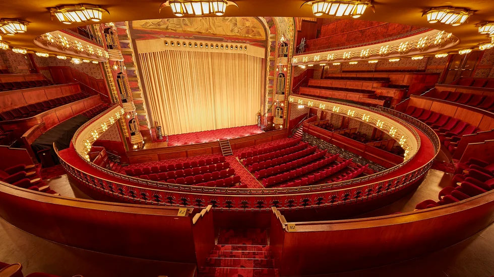 Världens vackraste biografen Tuschinski finns i Amsterdam.