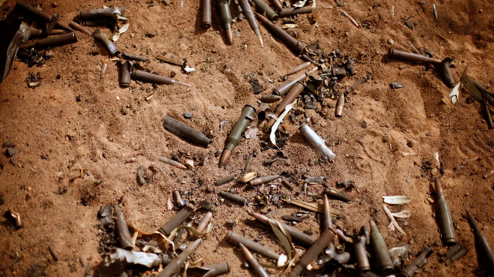 Misstänkta jihadister har dödat minst 15 regeringssoldater i Mali. På bilden patroner som jihadister lämnat efter sig när de övergav en bas norr om huvudstaden Bamako.