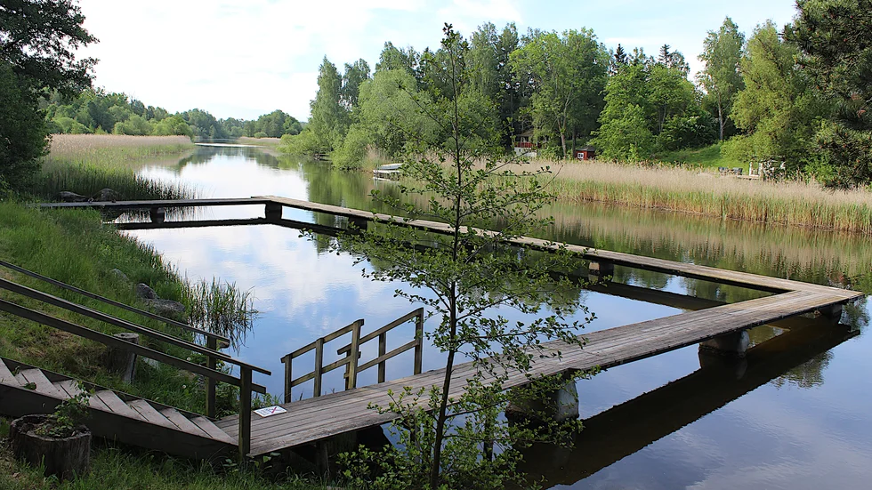Hjulsbrobadet är en populär plats sommartid. Anläggningen saknar dock en stege längst ut på bryggan. "Vi arbetar för att en ny stege ska komma på plats så snart som möjligt", uppger Malin Aurell på Idrott- och Arbetsmarknadsservice.