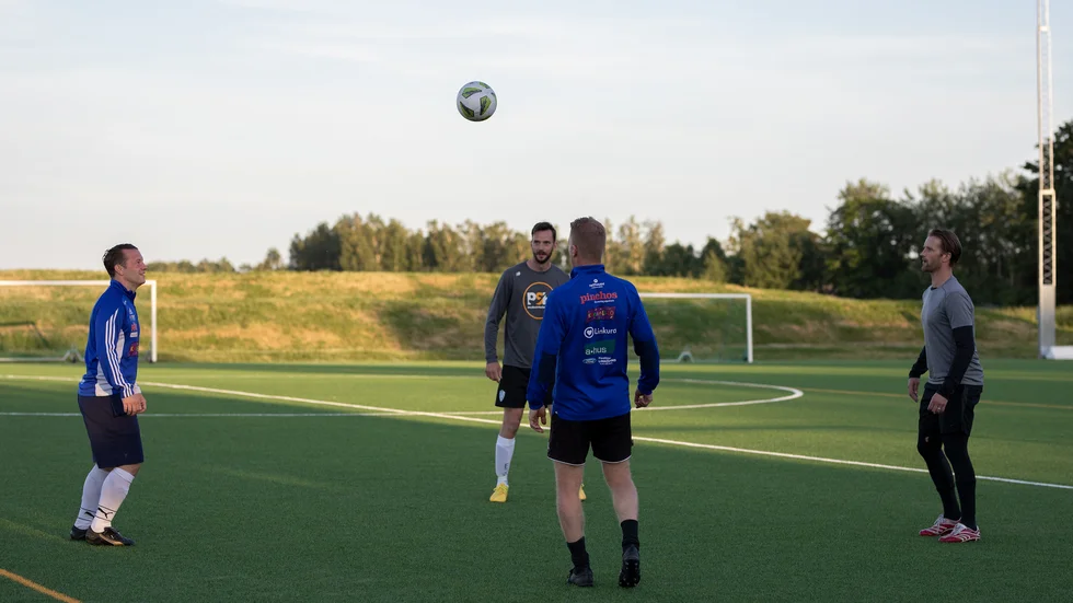 Pär Arlbrandt (längst till vänster) gjorde ett av målen för Ekängen i helgen. 