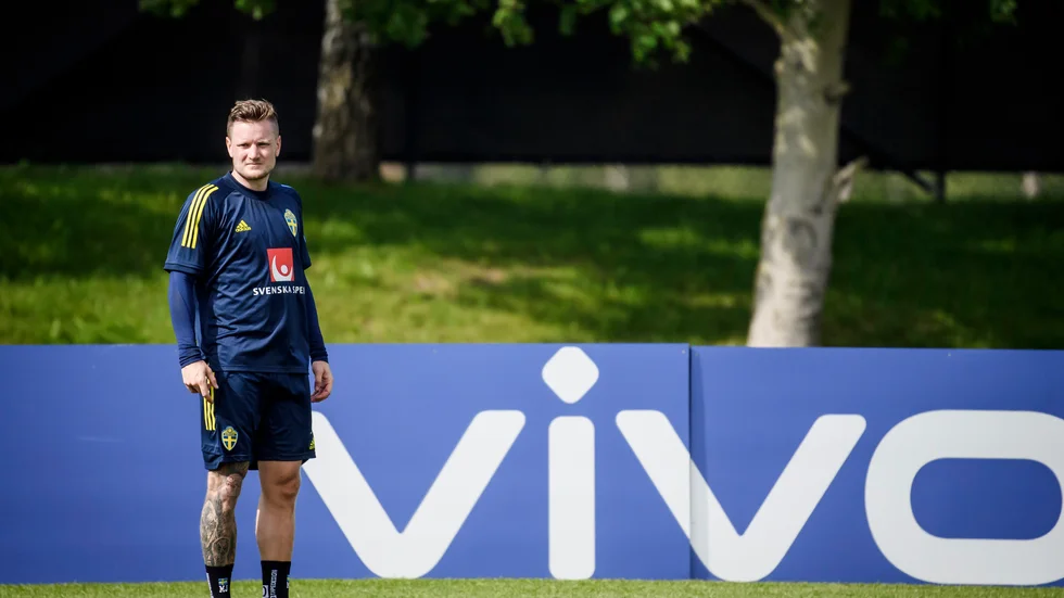 Mattias Johansson är ett alternativ som högerback om Emil Krafth inte kan spela VM-kvalet mot Grekland på onsdag. Arkivbild.