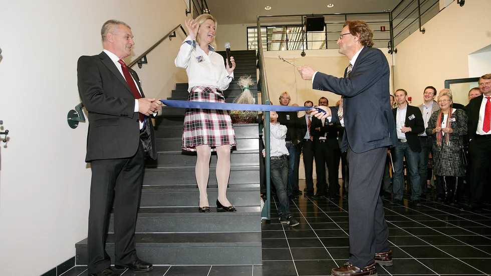 Logistikföretaget KG Knutsson invigdes i oktober 2009 av Enköpings dåvarande kommunalråd Anna Wiklund, marknadschefen Arne Wåhlstedt och ägaren Håkan Knutsson.