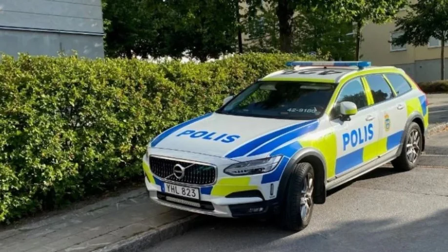 Den 24 augusti genomförde polisen husrannsakningar på tre olika adresser i Linköping. Anledningen var misstankar om ett grovt vapenbrott i Lambohov. 