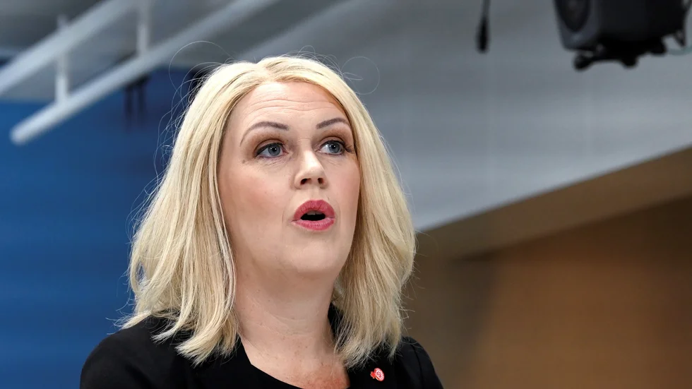 Socialminister Lena Hallengren har tillsammans med arbetsmarknadsminister Eva Nordmark diskuterat vaccinationstakten med arbetsgivare och fackförbund. Arkivbild.