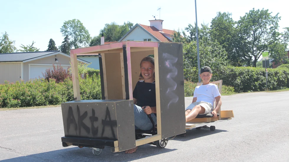 Kompisarna Wilmer och Vincent är taggade på att åka till Biltema med lådbilen.