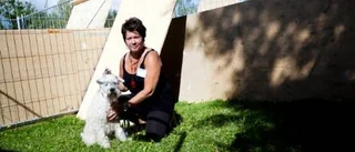 Hund lämnades fem timmar i solvarm bil