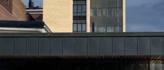 Avliden man glömdes i kylrum