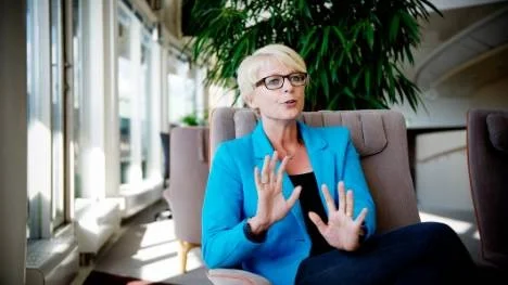 "Den som står långt från arbetsmarknaden får det ännu svårare i en utdragen lågkonjunktur", säger Elisabeth Svantesson (M), ordförande för riksdagens arbetsmarknadsutskott.