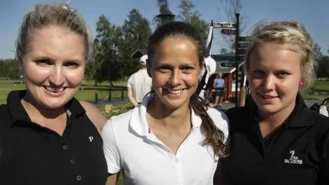 Malin Becker (till vänster) blev bäst av Piteås spelare i Skandia Tour Riks med sin sjätteplats. Sofia Öquist (i mitten) blev nia och Elin Skoog kom på 15:e plats.