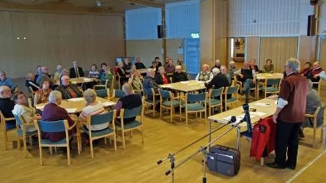 De 68 deltagarna i PRO-mötet delades in i grupper och  diskuterade levnadsvillkoren för äldre i Arjeplogs kommun.
