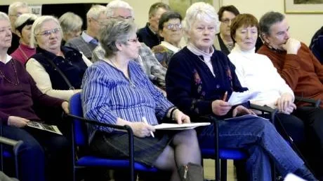 ORO BLAND ÄLDRE. Boendefrågorna är de som anses viktigast bland Luleås pensionärer. Vid tisdagens seminarium var det många oroliga frågor och synpunkter om framtidens boendealternativ för de äldre invånarna i kommunen.