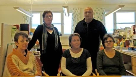 LÄRARPROTEST. Margareta Lindvall, Iris Öström, Karin Hjelte-Nordmark, Håkan Strömbäck och Maj-Lis Wirth är bara några av de lärare på Töres f9 skola som nu protesterar mot kommunstyrelsens förslag till ny skolstruktur.